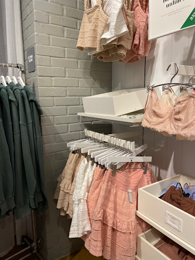 Clothing Store «AEO & Aerie Store», reviews and photos, 825 Dulaney Valley Rd #116, Towson, MD 21204, USA