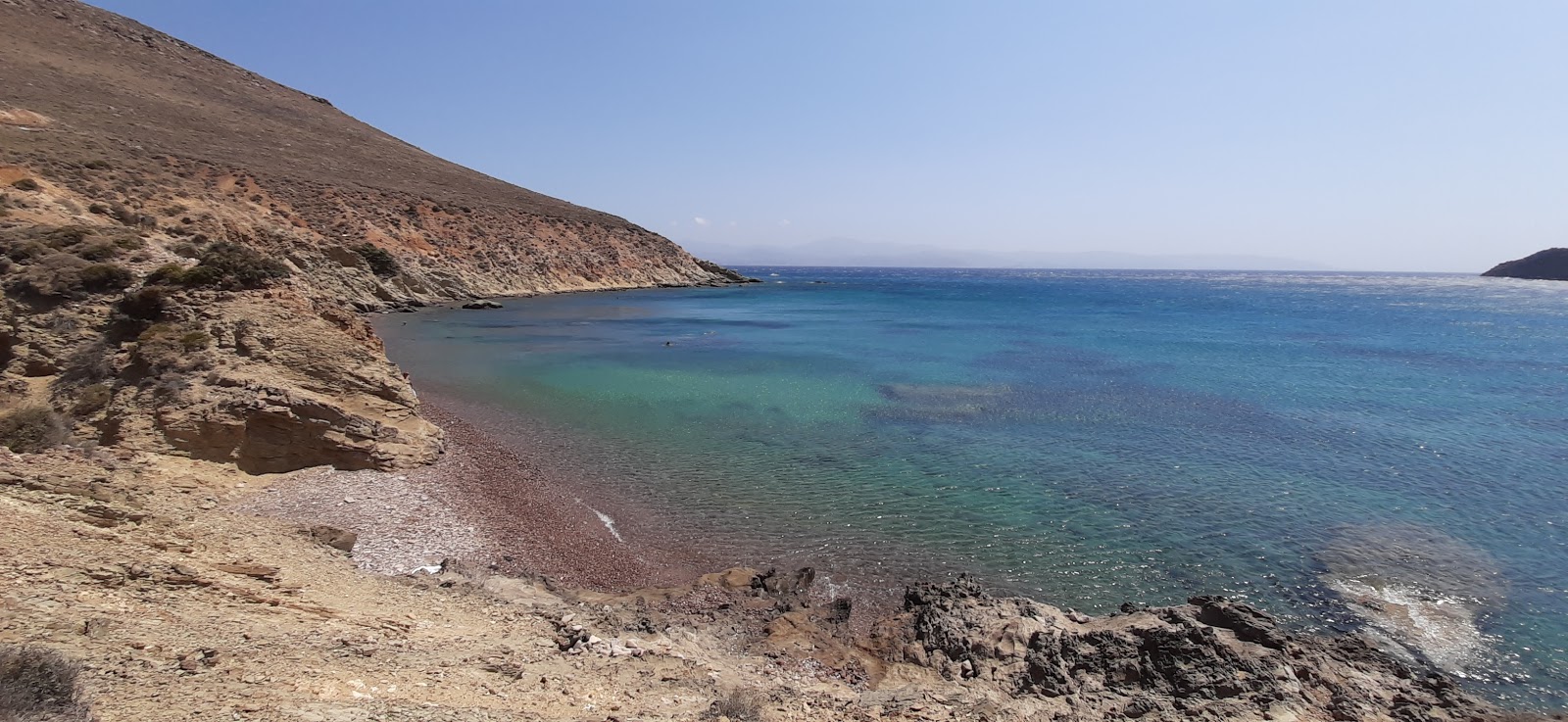 Foto av Ubini beach med grå sten yta
