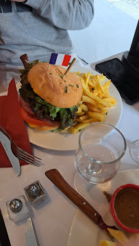 Hamburger du Restaurant français L'Anvers du Décor à Paris - n°11