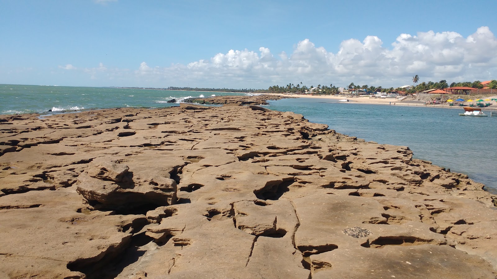 Φωτογραφία του Praia de Serrambi παροχές περιοχής
