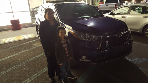 Toyota Dealer «Sunrise Toyota», reviews and photos, 3984 Sunrise Hwy, Oakdale, NY 11769, USA