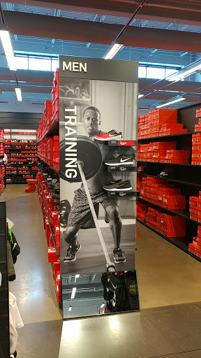 Sportswear Store «Nike Factory Store», reviews and photos, 6800 Oxon Hill Rd #500, Oxon Hill, MD 20745, USA