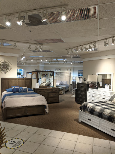 Furniture Store «Gardner-White Furniture», reviews and photos, 4400 E 14 Mile Rd, Warren, MI 48092, USA