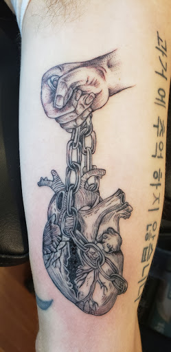 Tattoo Shop «Alter-Ego Tattoo Studio», reviews and photos, 204 Main St, Kewaskum, WI 53040, USA