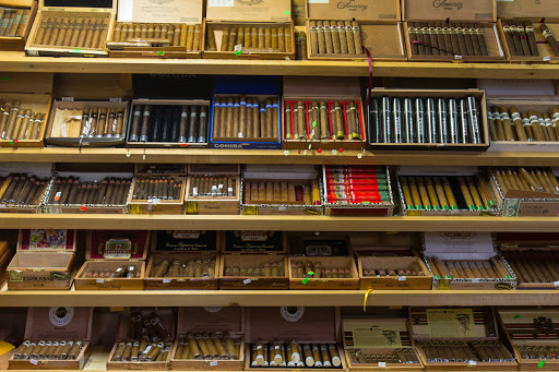 Tobacco Shop «Shorewood Cigars & Tobacco», reviews and photos, 23710 Minnesota 7, Excelsior, MN 55331, USA