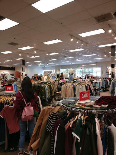 Clothing Store «Forever 21», reviews and photos, 8155 Arroyo Cir #1, Gilroy, CA 95020, USA