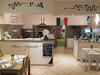 Atmosphère du Restaurant italien Mangia E Costa à Romans-sur-Isère - n°2