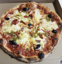 Plats et boissons du Pizzeria Pizza de JP et Lolo à Saint-Laurent-de-Mure - n°15
