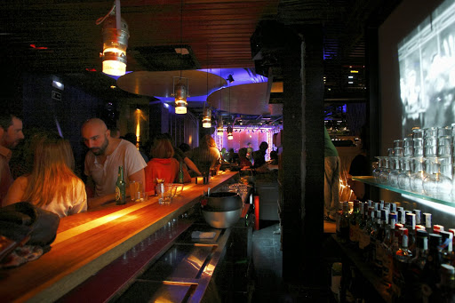 Intruso Bar
