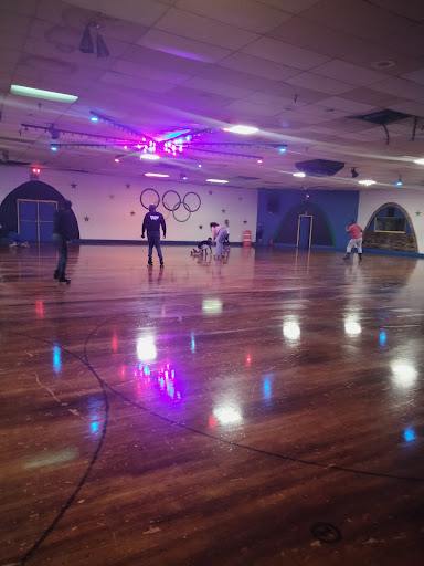 Skate Shop «Glenwood Skate Shop Da Coach», reviews and photos, 656 Holbrook Rd, Glenwood, IL 60425, USA