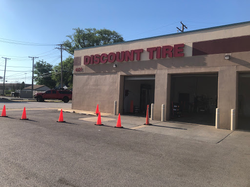 Tire Shop «Discount Tire Store - Oak Lawn, IL», reviews and photos, 6635 95th St, Oak Lawn, IL 60453, USA