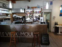 Atmosphère du Restaurant français Restaurant Le Vieux Moulin, aux Cinq Avenues à Marseille - n°8