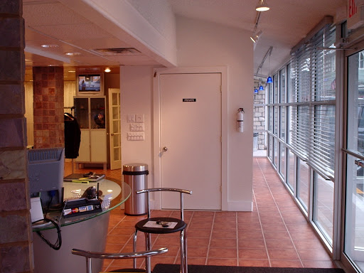 Used Car Dealer «Autobahn», reviews and photos, 1111 Westport Rd, Kansas City, MO 64111, USA