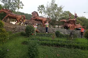 Horse Sculpture Park Manahan image