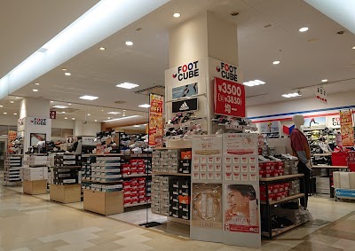 フットキューブ 靴売場（IY八尾）