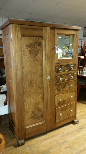 Antique Furniture Store «Useful Things Antiques & Collectibles Store», reviews and photos, 11 Crenshaw Ln, Coxs Creek, KY 40013, USA