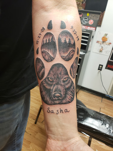 Tattoo Shop «Patriotic Pain Tattoo & Body Piercing», reviews and photos, 5658 William Penn Hwy, Murrysville, PA 15668, USA