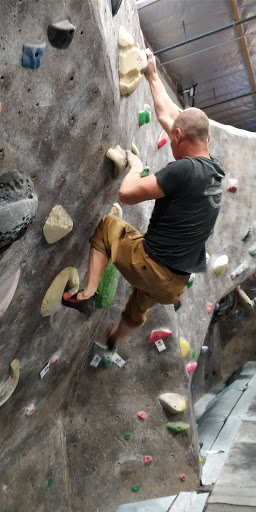 Rock Climbing Gym «Hangar 18 Indoor Climbing Gym - East Riverside», reviews and photos, 2111 Iowa Ave, Riverside, CA 92507, USA