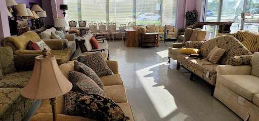 Thrift Store «WINGS Resale Store», reviews and photos, 300 W Golf Rd, Schaumburg, IL 60195, USA