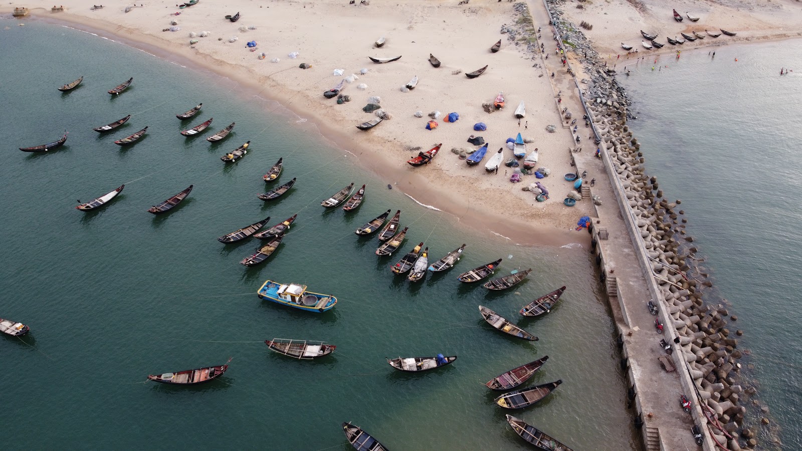 Foto af Hoanh Son beach faciliteter område