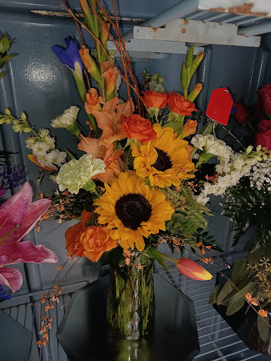 Florist «Gallatin Flower & Gift Shoppe», reviews and photos, 213 W Main St, Gallatin, TN 37066, USA