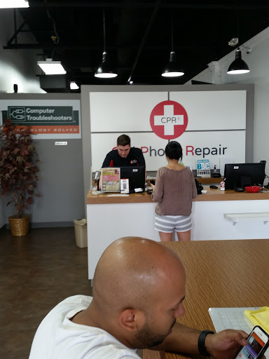 Mobile Phone Repair Shop «CPR Cell Phone Repair Sarasota», reviews and photos, 2831 University Pkwy, Sarasota, FL 34243, USA