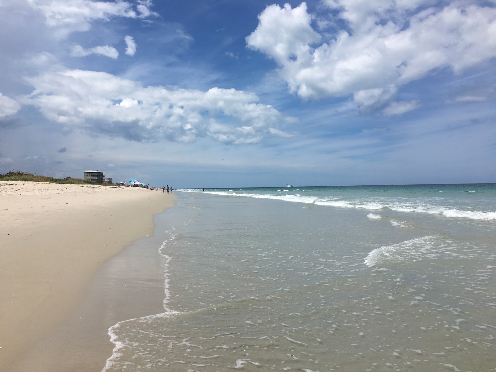 Foto de Pepper Park beach com areia brilhante superfície