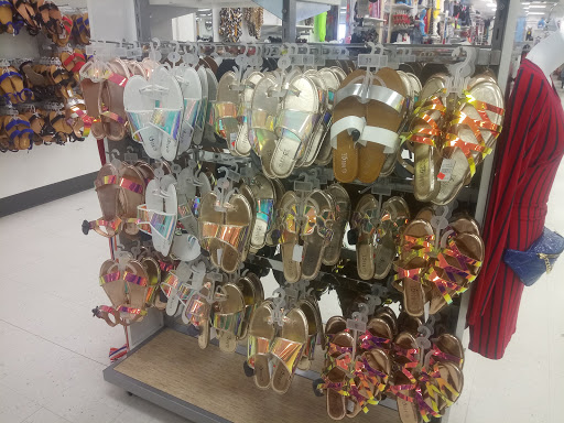 Shopping Mall «Northern Lights Shopping Center», reviews and photos, 3349-3561 Cleveland Ave, Columbus, OH 43224, USA