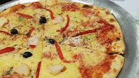 Plats et boissons du Pizzeria St sat pizza à Saint-Saturnin-lès-Avignon - n°1