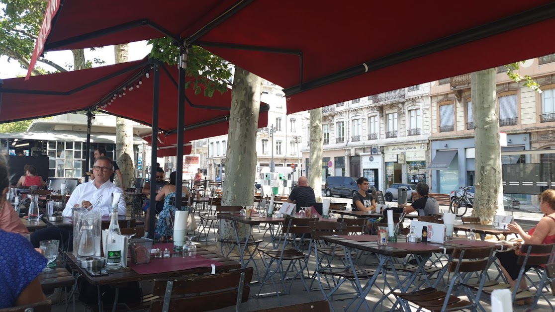 La buvette du pont Wilson à Lyon