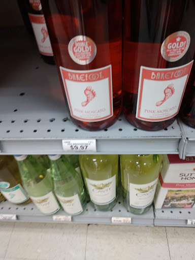 Wine Store «Lake Fine Wines», reviews and photos, 299 Hawkins Ave #2, Ronkonkoma, NY 11779, USA