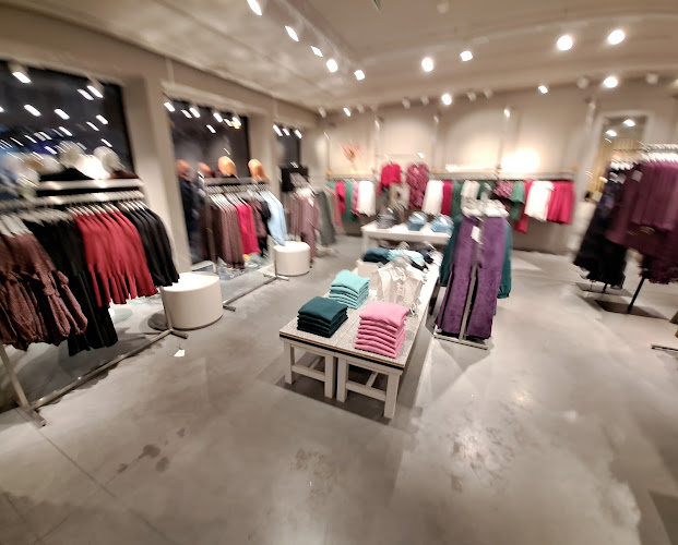 WE Fashion Store - Kledingwinkel