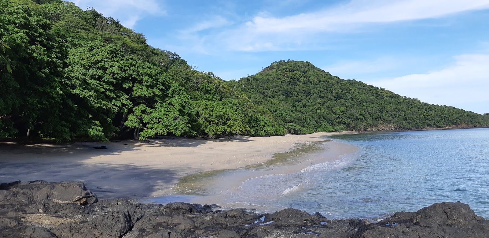 Photo de Matapalito Beach avec l'eau turquoise de surface