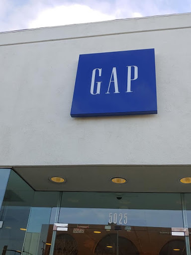Clothing Store «Gap», reviews and photos, 5025 E 2nd St, Long Beach, CA 90803, USA