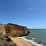 Photo n°1 de l'avis de Ashley.a fait le 14/04/2024 à 14:44 sur le  Benagil Beach Club à Lagoa