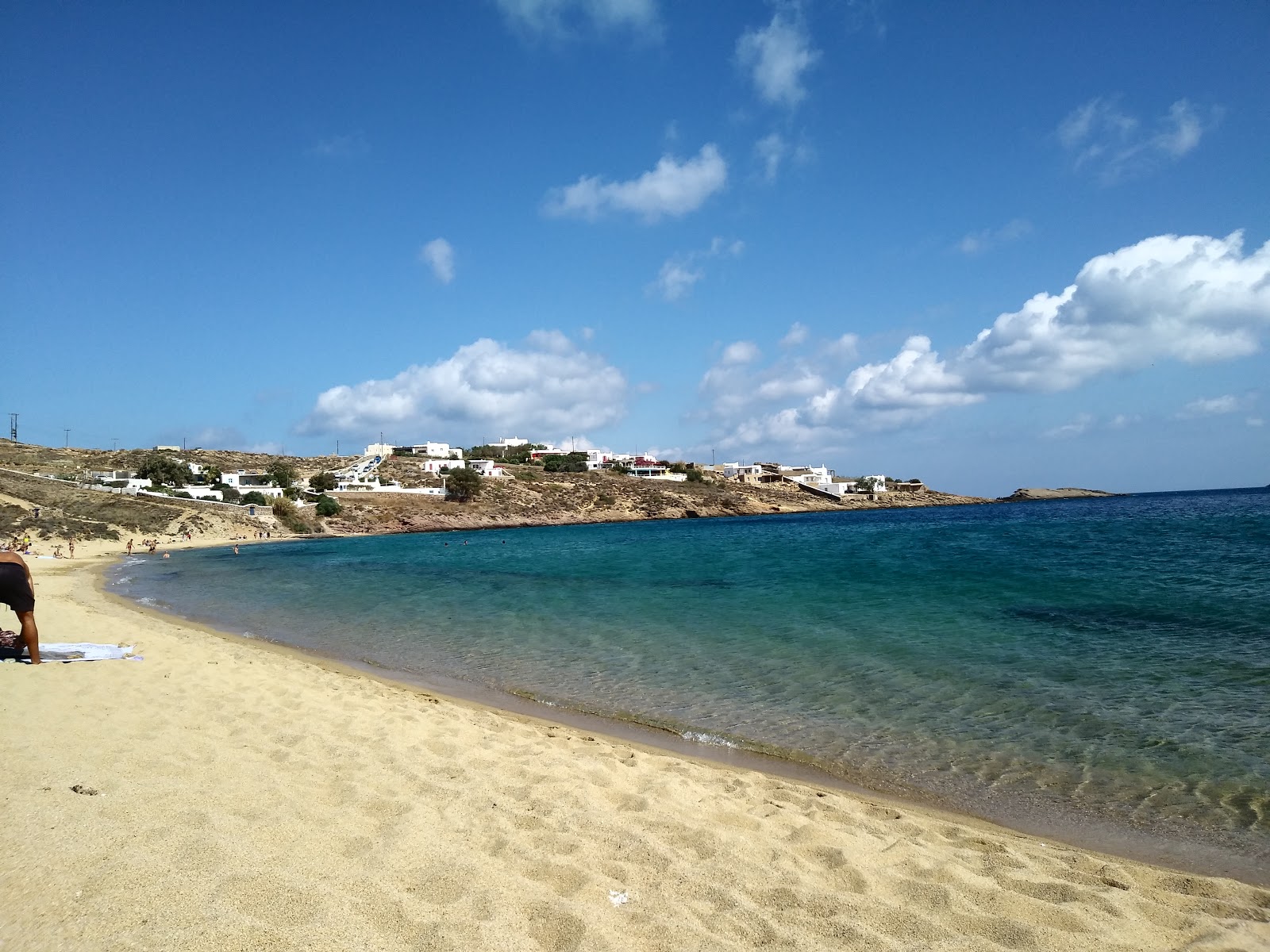 Fotografie cu Agios Sostis beach cu nivelul de curățenie înalt