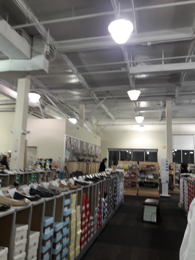 Shoe Store «DSW Designer Shoe Warehouse», reviews and photos, 17502 Hawthorne Blvd, Torrance, CA 90504, USA