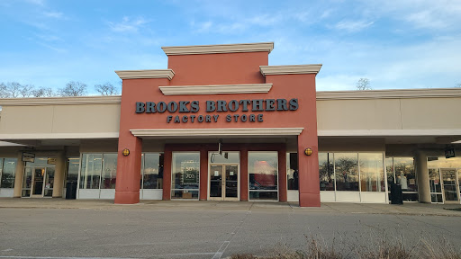 Clothing Store «Brooks Brothers Factory Outlet», reviews and photos, 11211 120th Ave #32, Pleasant Prairie, WI 53158, USA