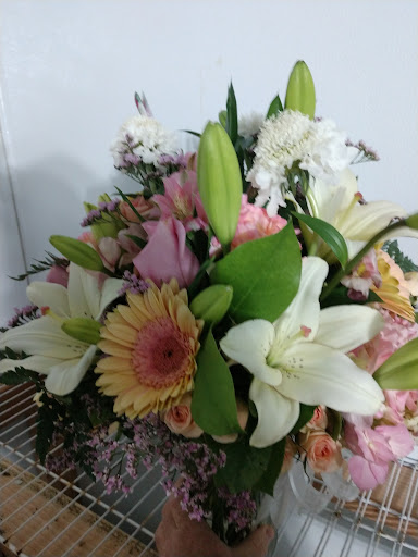 Florist «Village Flowers & Gifts», reviews and photos, 527 W Lodi Ave, Lodi, CA 95242, USA