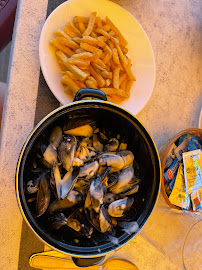 Moules-frites du Restaurant de fruits de mer Les Sirènes - Moules Frites sur Mer à Wissant - n°4