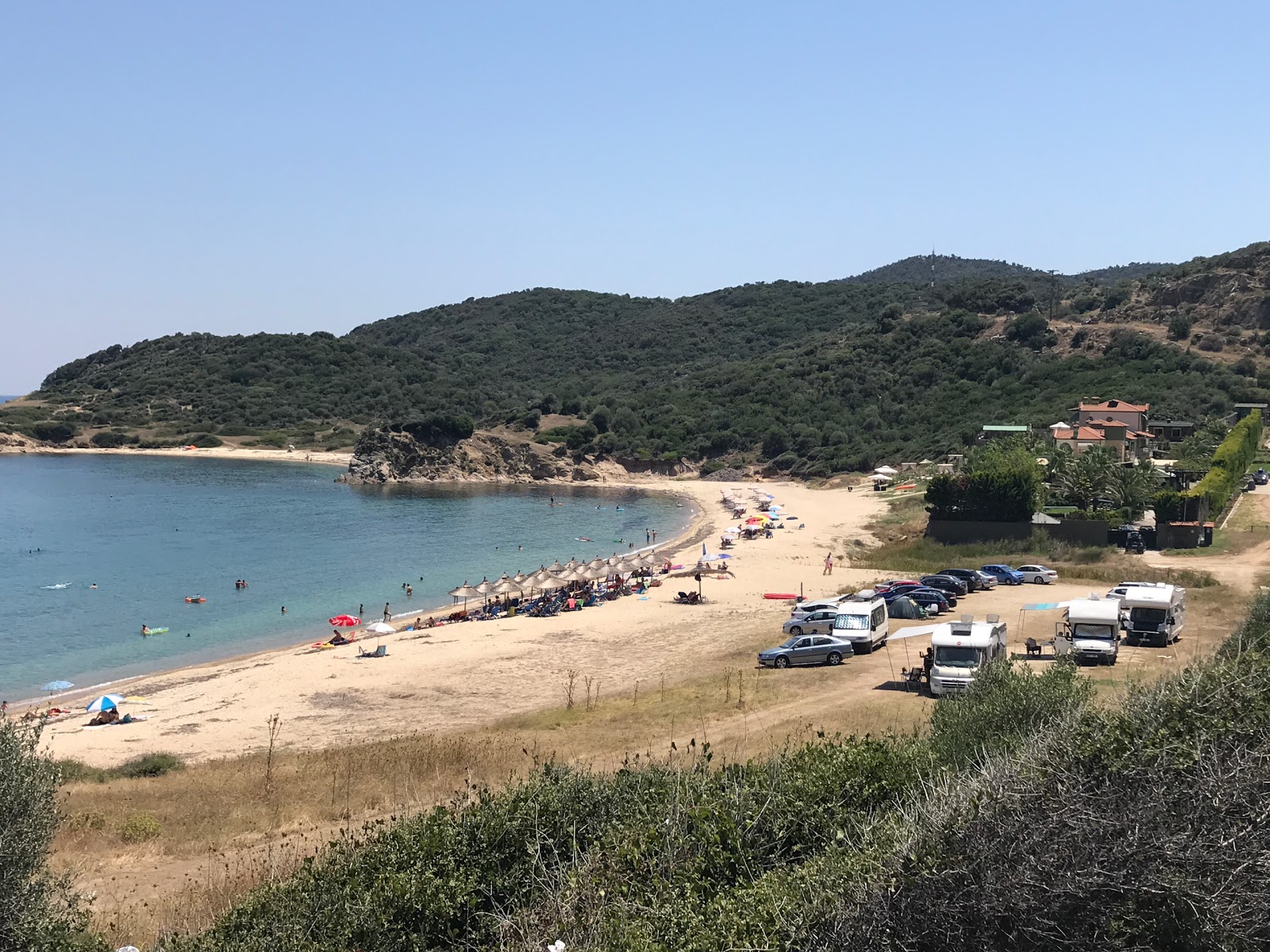 Foto av Platania beach med blå rent vatten yta