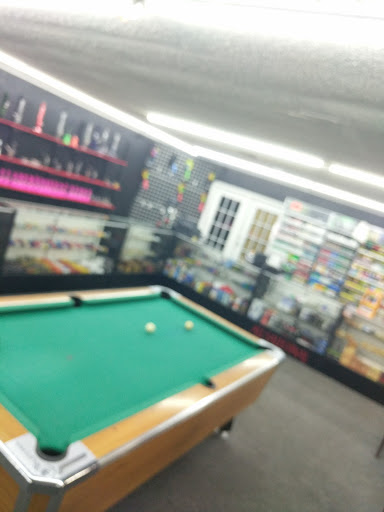 Tobacco Shop «Friends head-shop , tobacco & Hookah lounge», reviews and photos, 3041 E Olive Rd, Pensacola, FL 32514, USA