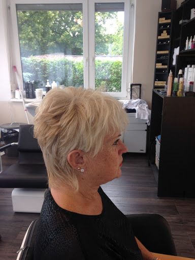 Sabines Friseur Wohnzimmer In Wiener Neudorf