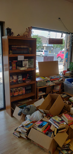 Used Book Store «R & B Used Books», reviews and photos, 12830 Saginaw Rd # F, Grand Blanc, MI 48439, USA