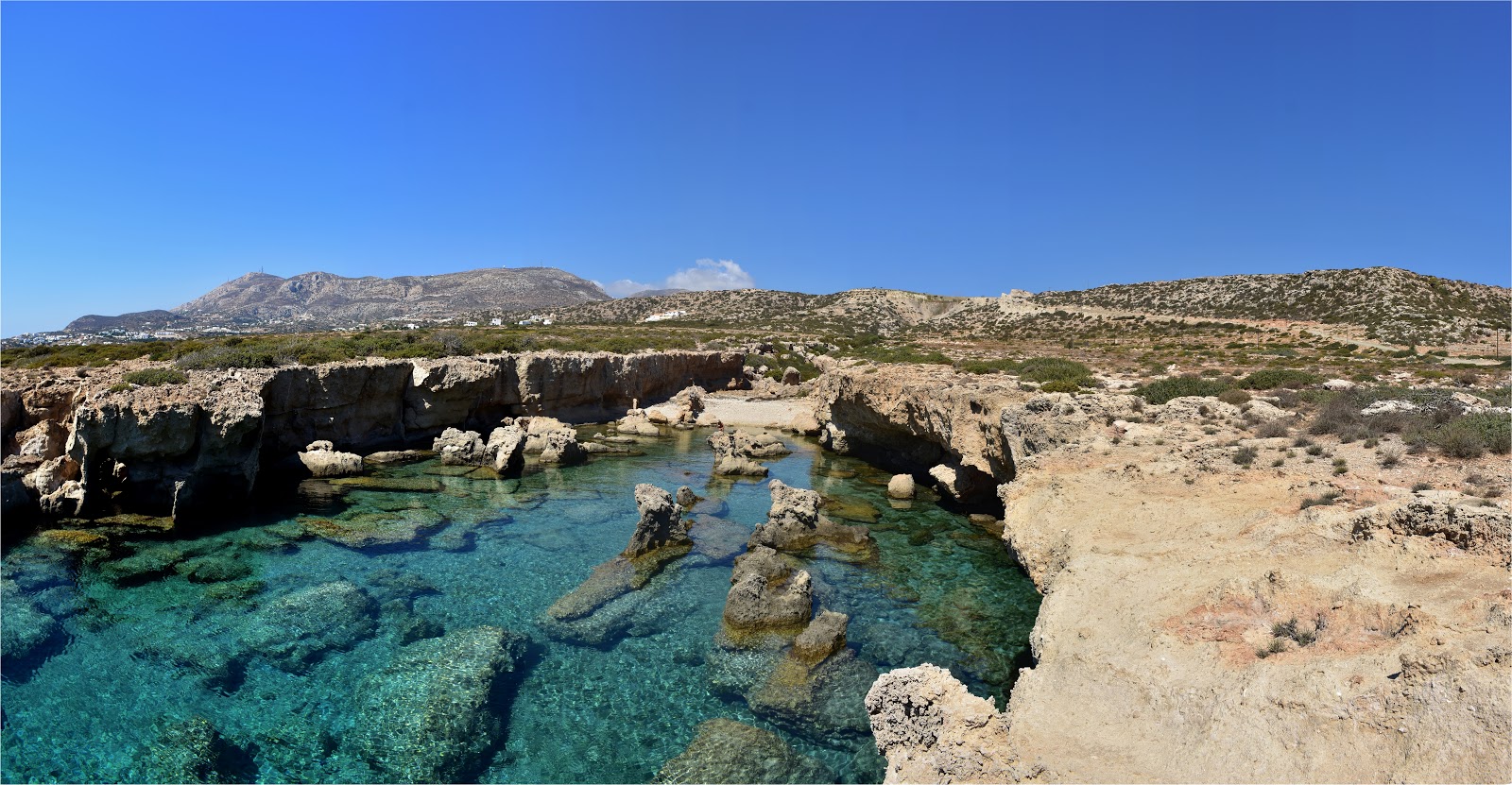 Fotografija Pouliou beach z kratka ravna obala