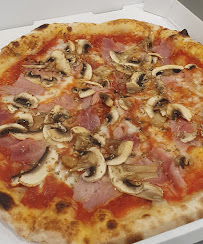 Plats et boissons du Restaurant - Pizzeria MANGIO PIZZA à La Tour - n°19