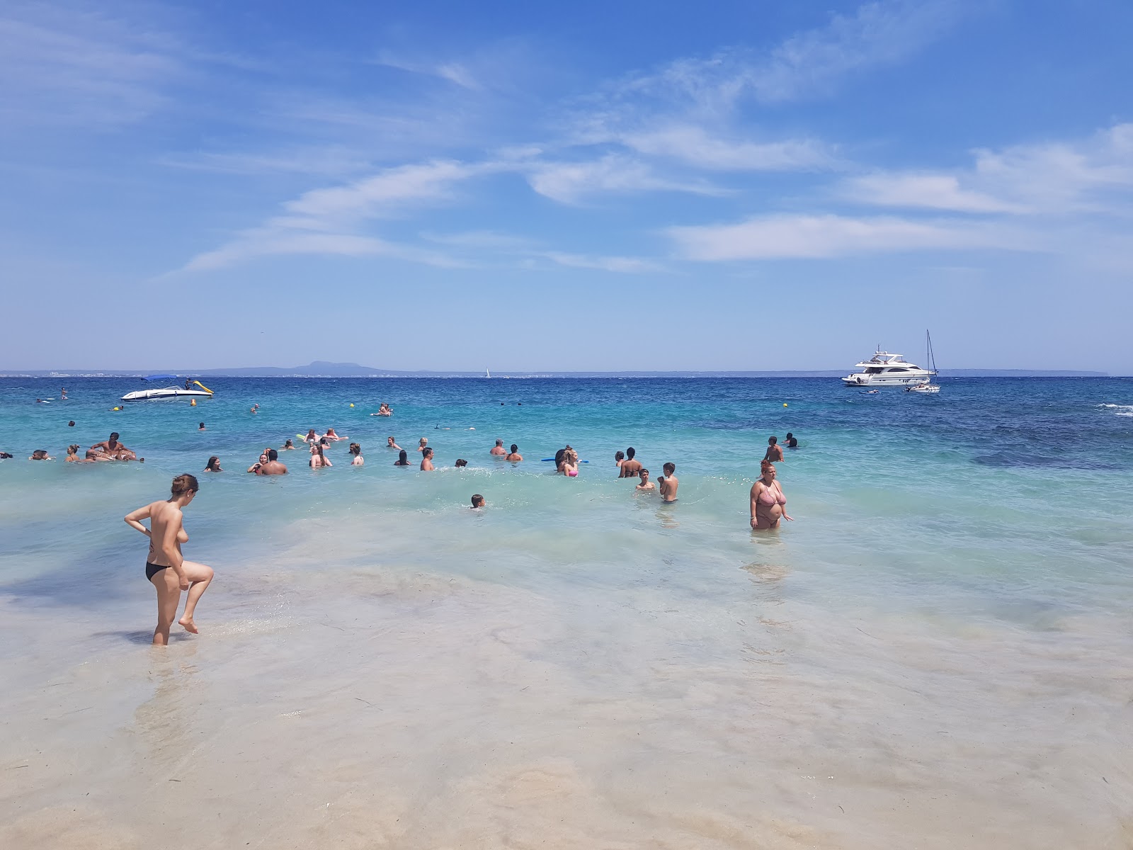 Photo of Playa de Illetes 2 amenities area