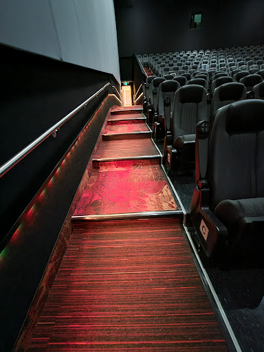 Movie Theater «Regal Cinemas Bridgeport Village 18 & IMAX», reviews and photos, 7329 SW Bridgeport Rd, Tigard, OR 97224, USA