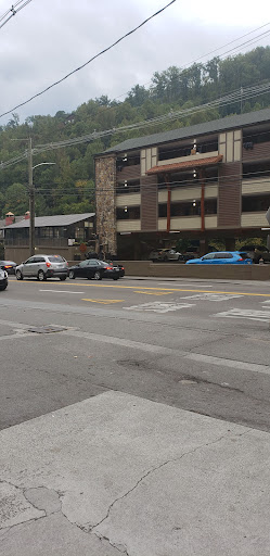 Liquor Store «Parkway Liquor Store», reviews and photos, 288 Parkway, Gatlinburg, TN 37738, USA