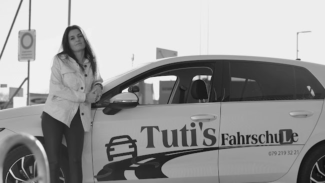 Tuti's Fahrschule, Nothelferkurse, Verkehrskunde und Theorie - Fahrschule